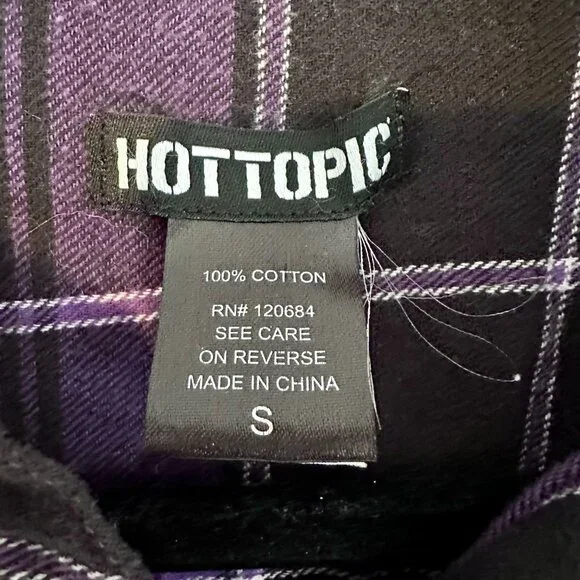 EUC Hot Topic Plaid purple and black flannel buttondown shirt, Size S - Picture 3 of 4